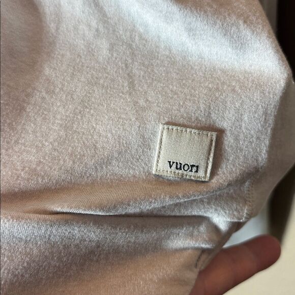 Vuori women’s medium essential halo hoodie beige color boxy Dreamknit - Picture 2 of 5